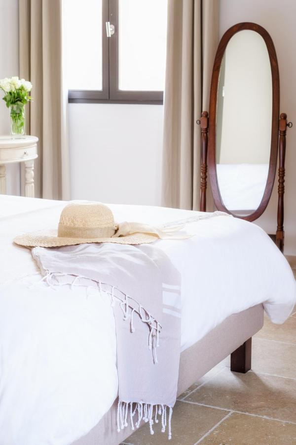 L'Ostal - Bed & Breakfast - Chambres Et Suites De 25 A 40M2 - Spa Saint-Hilaire-d'Ozilhan Exterior photo