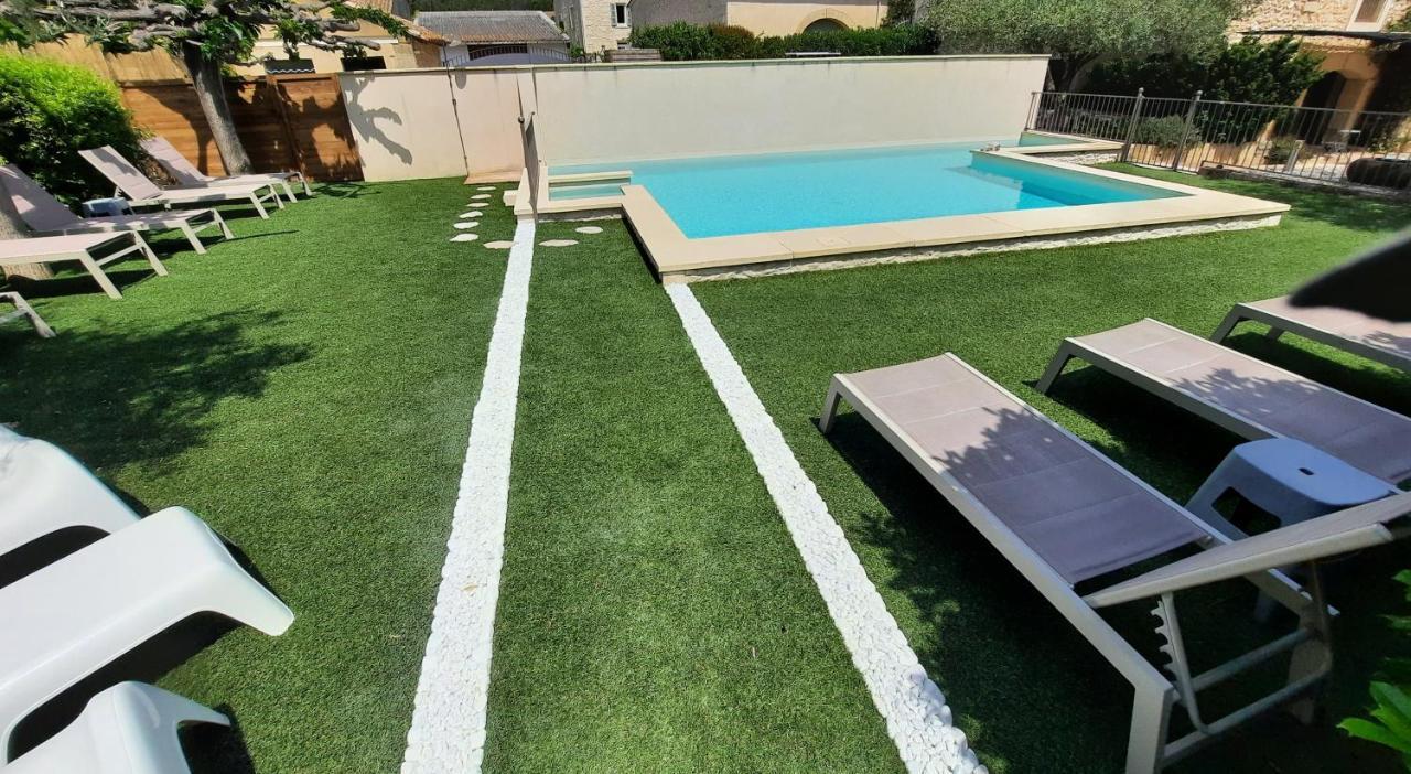 L'Ostal - Bed & Breakfast - Chambres Et Suites De 25 A 40M2 - Spa Saint-Hilaire-d'Ozilhan Exterior photo